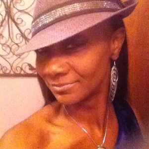 Meet your Posher, Ella